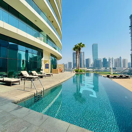 Stunning Studio With Infinity Pool , Canal View , Gym & Free Parking Dubai Exterior foto
