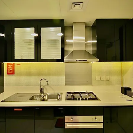 Stunning Studio With Infinity Pool , Canal View , Gym & Free Parking Dubai Exterior foto