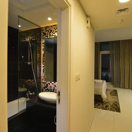 Stunning Studio With Infinity Pool , Canal View , Gym & Free Parking Dubai Exterior foto
