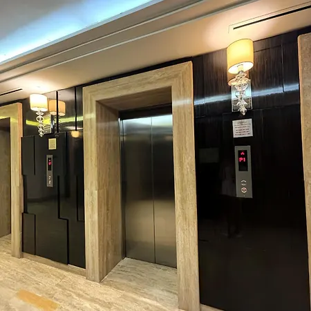 Stunning Studio With Infinity Pool , Canal View , Gym & Free Parking Dubai Exterior foto
