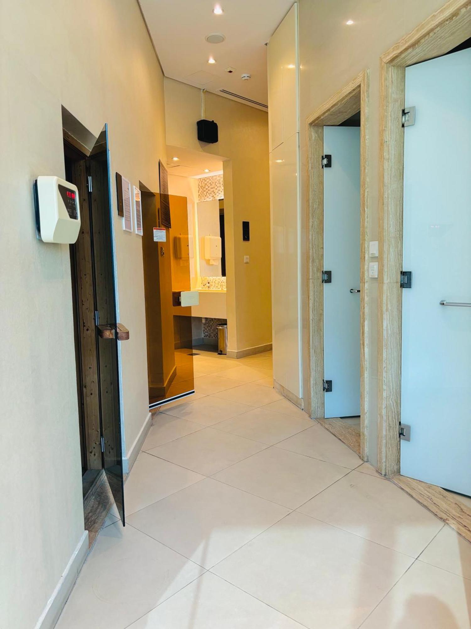 Appartement Stunning With Infinity Pool , Canal View , Gym & Free Parking *