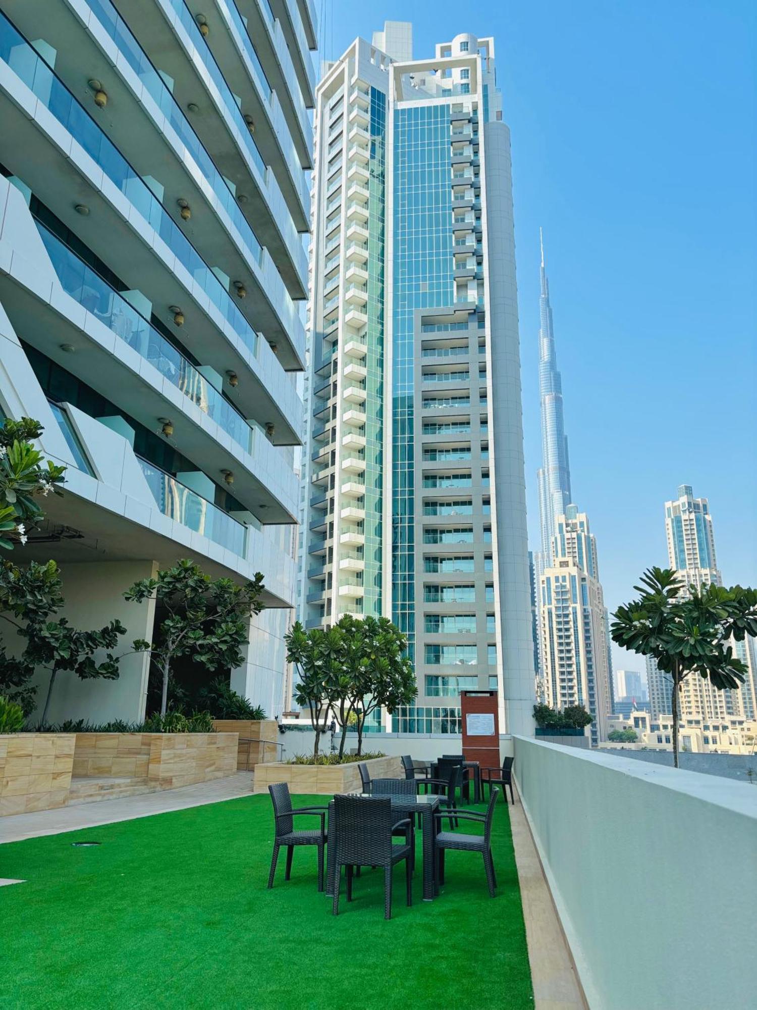 Stunning With Infinity Pool , Canal View , Gym & Free Parking Appartement