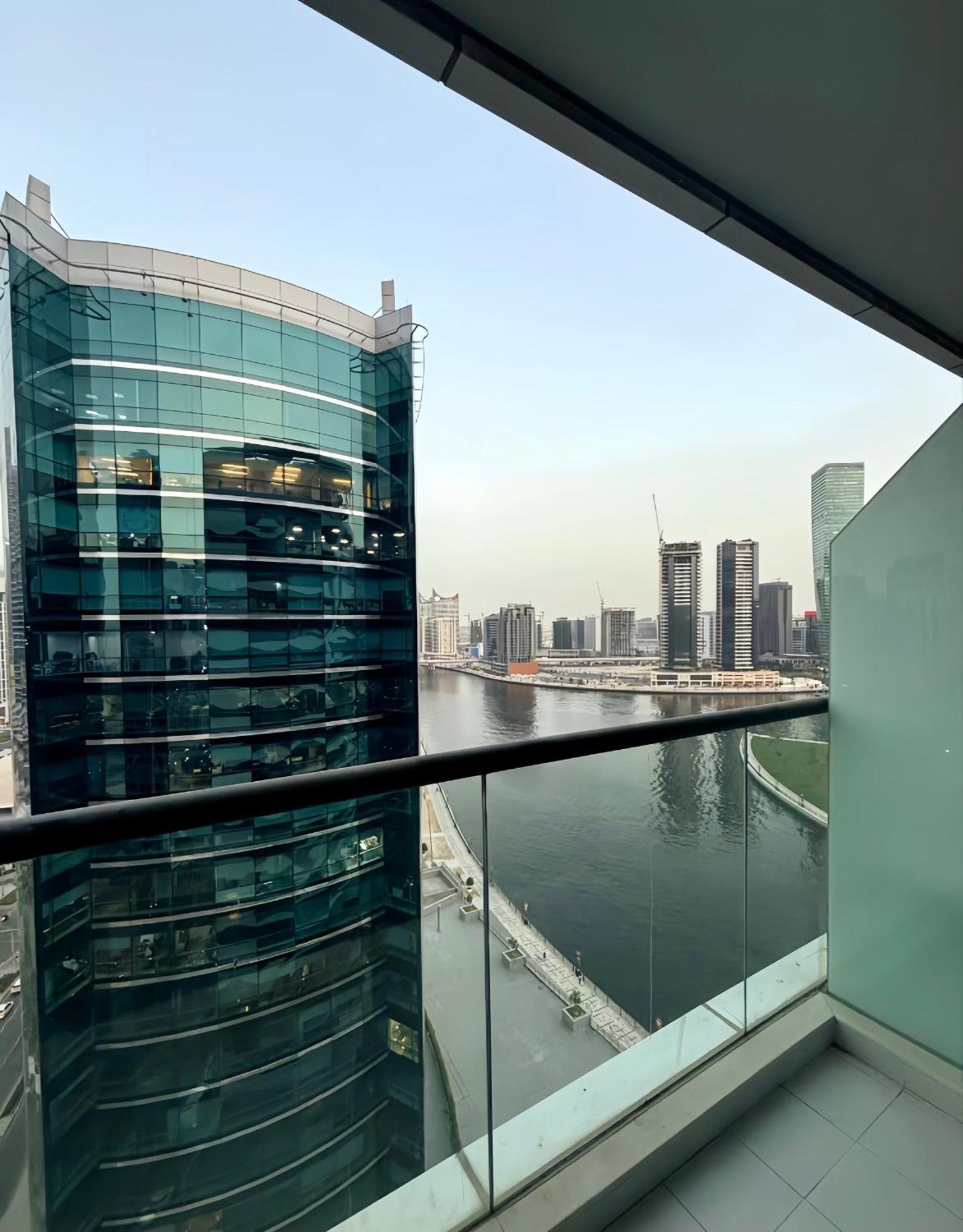 Appartement Stunning With Infinity Pool , Canal View , Gym & Free Parking *