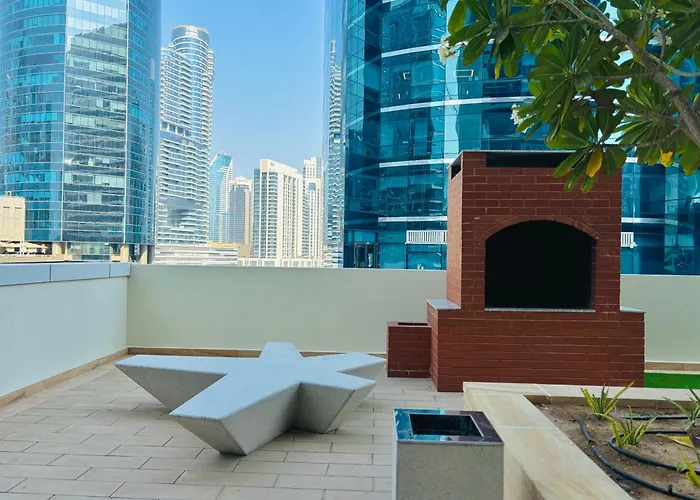 Stunning Studio With Infinity Pool , Canal View , Gym & Free Parking